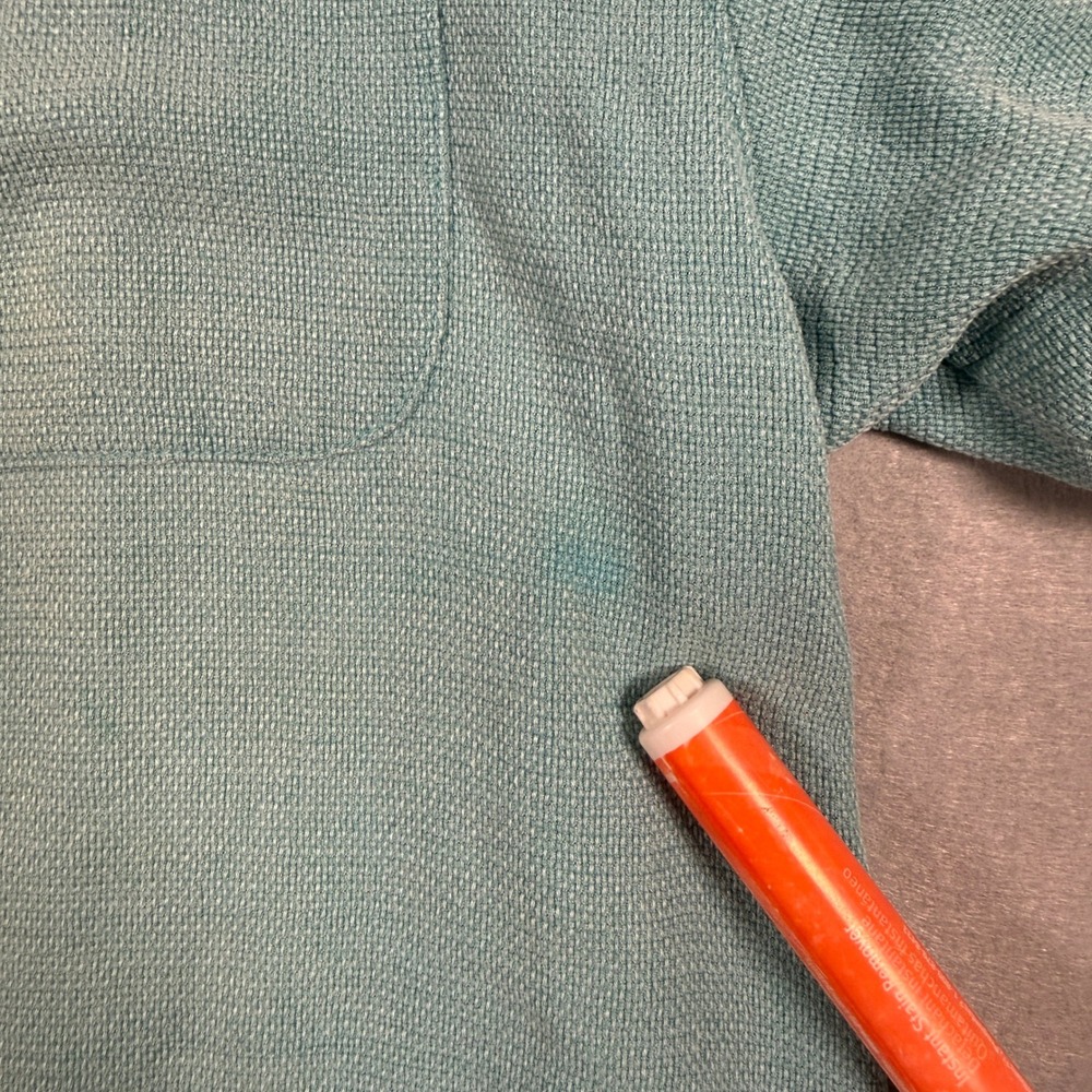 Tommy Bahama Mens 100% Silk Camp Shirt Size M Teal Blue Pineapple Print Hawaii - Picture 7 of 9